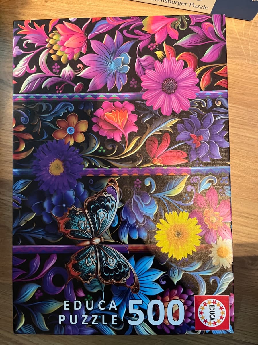 Blomster og sommerfugl