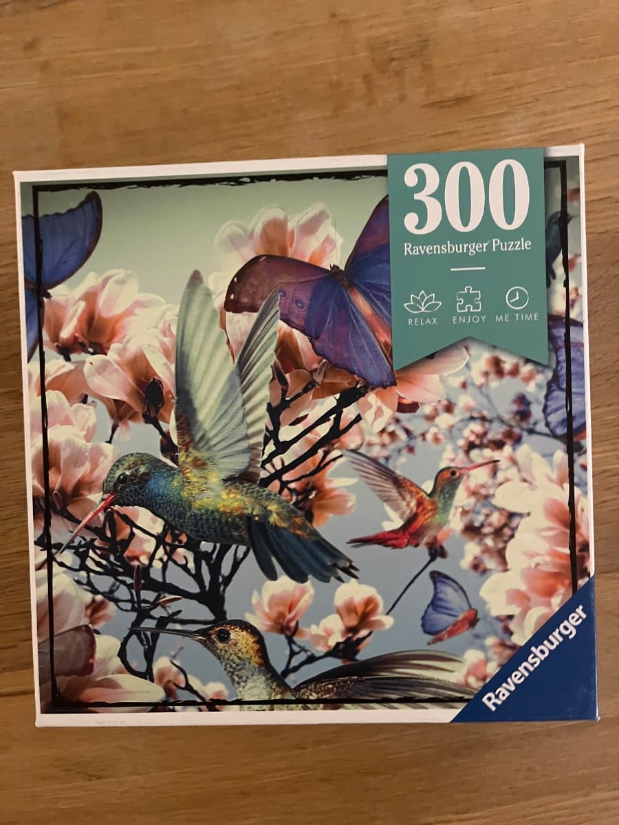 Kolibrier og sommerfugler i blomstring